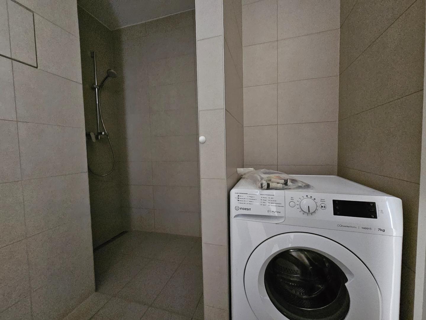 Badezimmer / Dusche - Waschmaschine